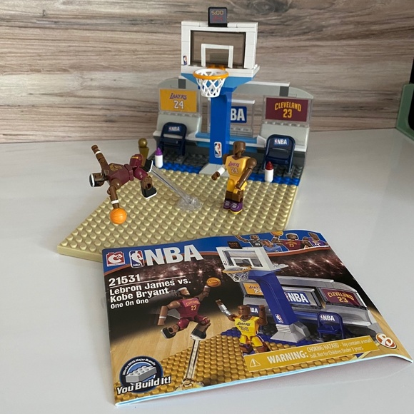 NBA C3 Legos Lebron James Vs. Kobe Bryant One on One - 100% complete - Picture 11 of 11